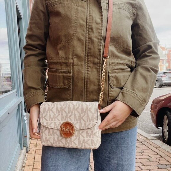Michael Kors NWT Fulton Logo Crossbody Bag(Retails $165) - Picture 1 of 5